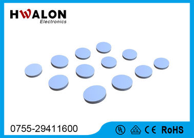สีขาวขนาดเล็ก PTC องค์ประกอบเครื่องทำความร้อนเซรามิก 12 - 24 ชิปสี่เหลี่ยมผืนผ้าแรงดัน