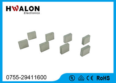 สีขาวขนาดเล็ก PTC องค์ประกอบเครื่องทำความร้อนเซรามิก 12 - 24 ชิปสี่เหลี่ยมผืนผ้าแรงดัน