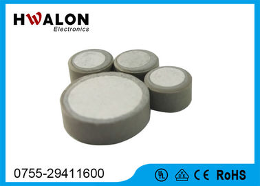 สีขาวขนาดเล็ก PTC องค์ประกอบเครื่องทำความร้อนเซรามิก 12 - 24 ชิปสี่เหลี่ยมผืนผ้าแรงดัน