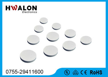 สีขาวขนาดเล็ก PTC องค์ประกอบเครื่องทำความร้อนเซรามิก 12 - 24 ชิปสี่เหลี่ยมผืนผ้าแรงดัน