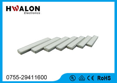 สีขาวขนาดเล็ก PTC องค์ประกอบเครื่องทำความร้อนเซรามิก 12 - 24 ชิปสี่เหลี่ยมผืนผ้าแรงดัน