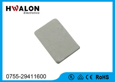 สีขาวขนาดเล็ก PTC องค์ประกอบเครื่องทำความร้อนเซรามิก 12 - 24 ชิปสี่เหลี่ยมผืนผ้าแรงดัน